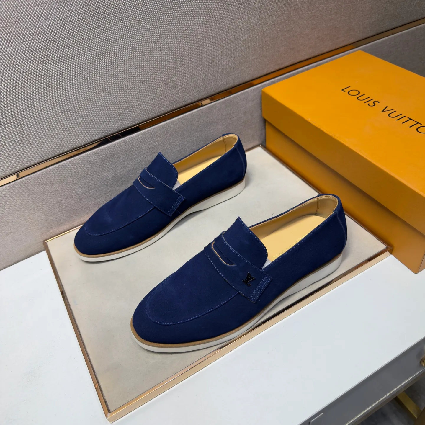 Men's men's shoes 💰pp442 [LV～] Men's casual shoes 2026z cabinet sales simultaneously 🔶Size: 38-44 #️⃣ 🔷4 colors🔜The upper is made of cowhide stitching ➕Cowhide lining, comfortable and breathable, sole: original comfortable and wear-resistant outsole, ⚠️real thing📱photographed🎬real thing is better📢📢📢